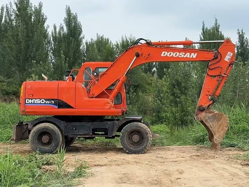 Doosan DH 150 W-7 - 휠 굴삭기 : 사진 2 Doosan DH 150 W-7 - 휠 굴삭기 : 사진 2
