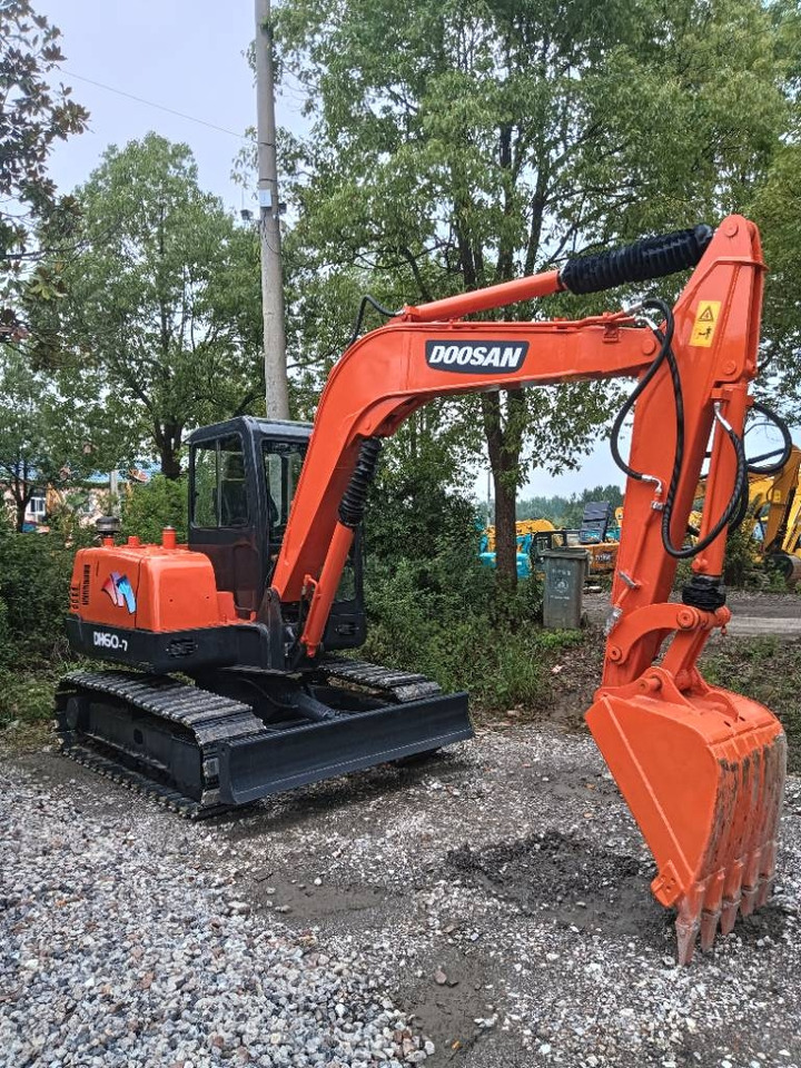 Doosan DH 60 - 크롤러 굴삭기 : 사진 1 Doosan DH 60 - 크롤러 굴삭기 : 사진 1
