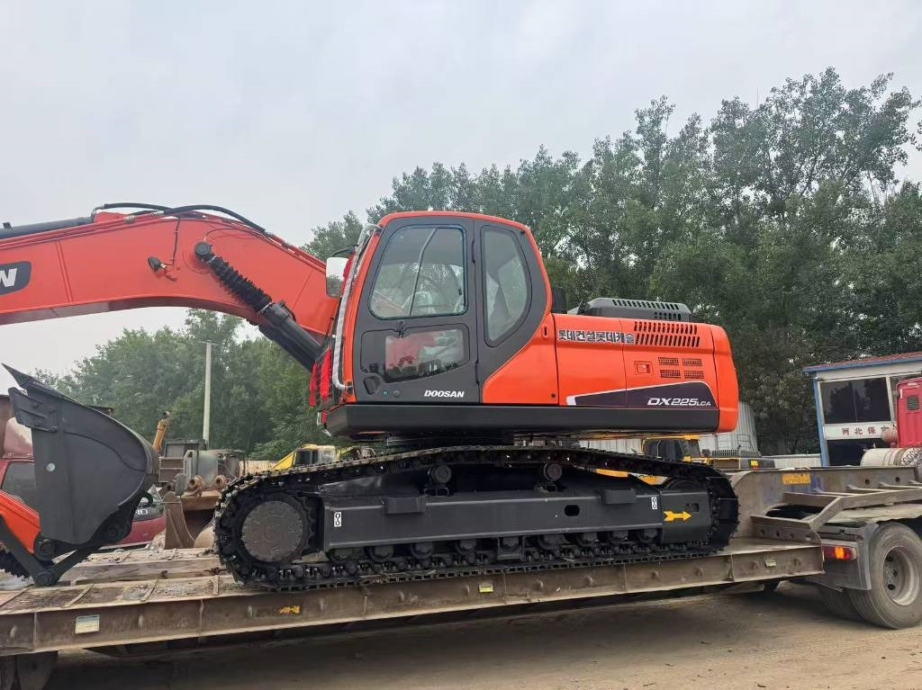 Doosan DX 225 LCA - 크롤러 굴삭기 : 사진 2 Doosan DX 225 LCA - 크롤러 굴삭기 : 사진 2