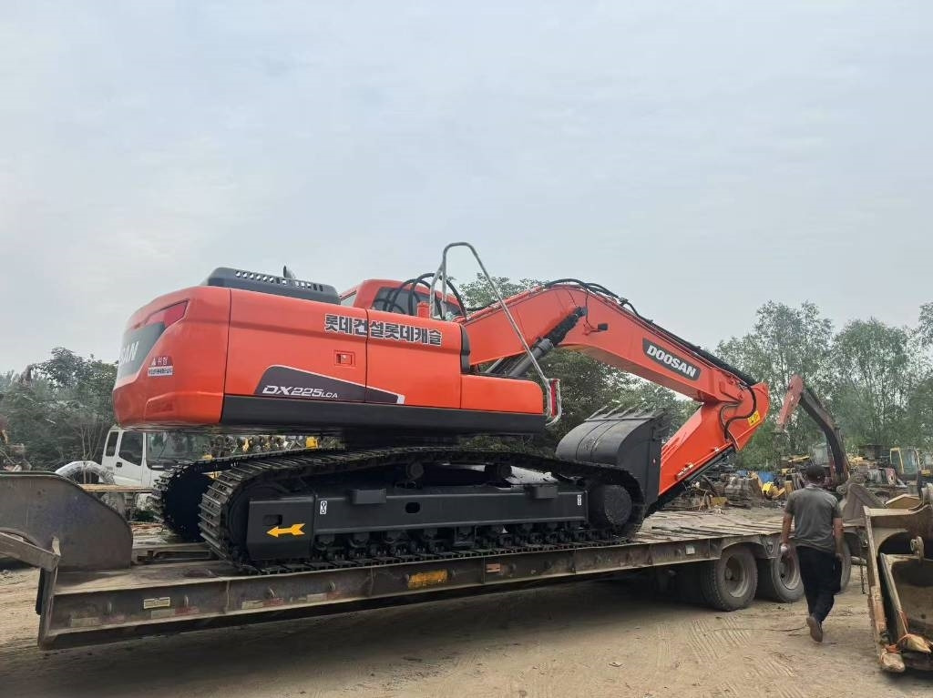 Doosan DX 225 LCA - 크롤러 굴삭기 : 사진 5 Doosan DX 225 LCA - 크롤러 굴삭기 : 사진 5