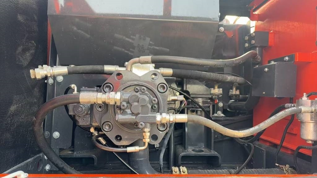 Doosan DX 225 LC - 크롤러 굴삭기 : 사진 4 Doosan DX 225 LC - 크롤러 굴삭기 : 사진 4