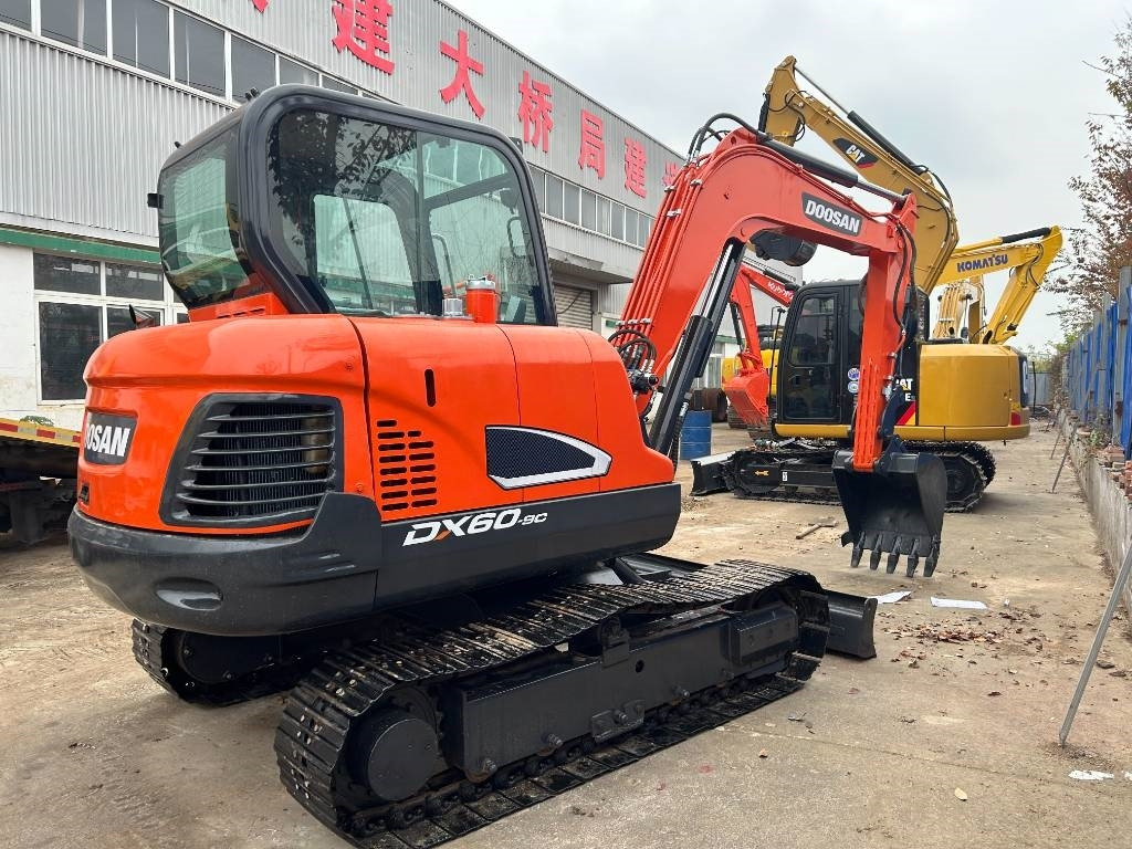 Doosan DX 60 - 미니 굴삭기 : 사진 1 Doosan DX 60 - 미니 굴삭기 : 사진 1