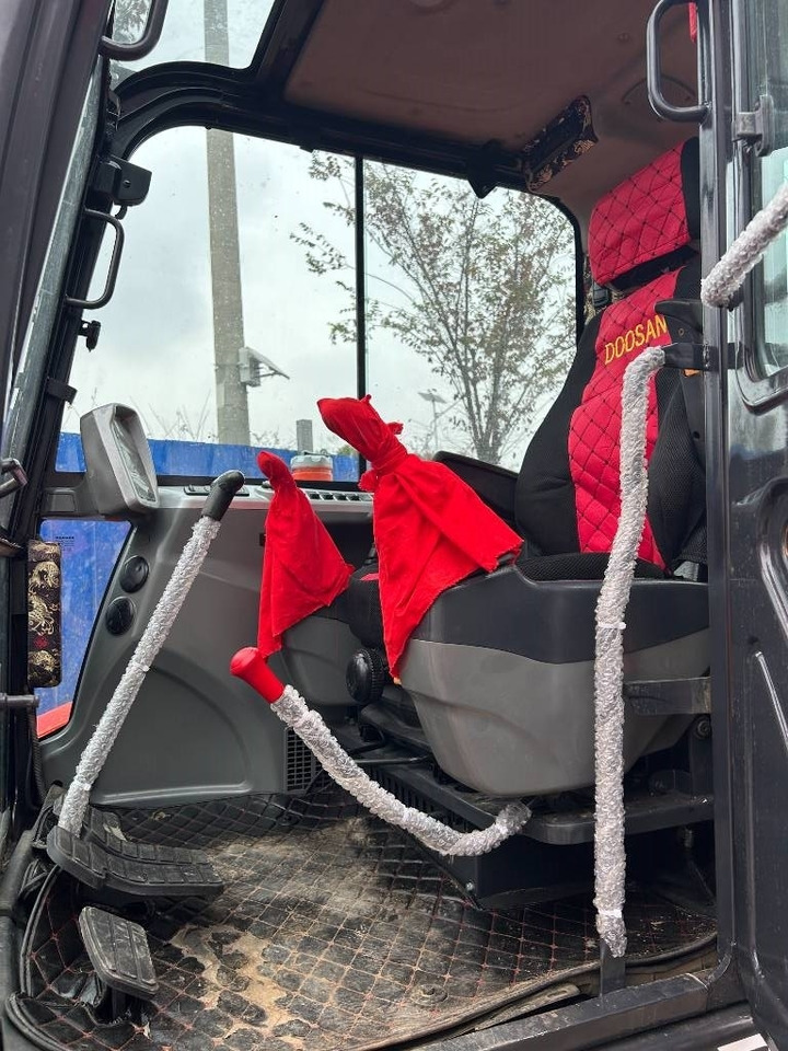 Doosan DX 60 - 미니 굴삭기 : 사진 3 Doosan DX 60 - 미니 굴삭기 : 사진 3