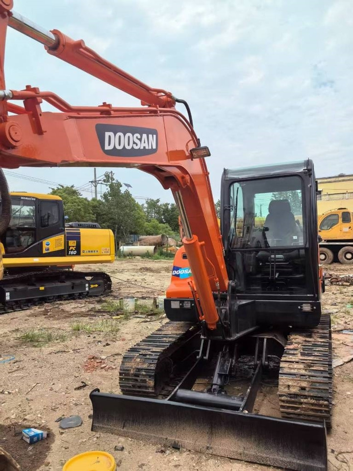 Doosan DX 60 - 크롤러 굴삭기 : 사진 1 Doosan DX 60 - 크롤러 굴삭기 : 사진 1