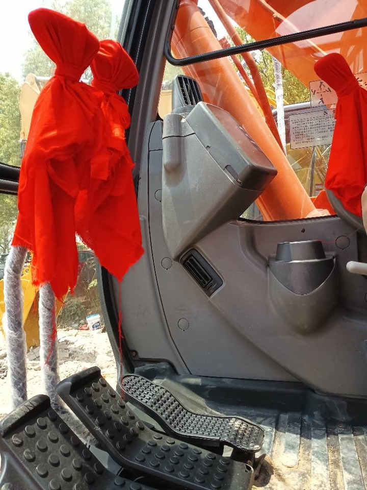 Hitachi ZX 135 U-5  - 크롤러 굴삭기 : 사진 5 Hitachi ZX 135 U-5  - 크롤러 굴삭기 : 사진 5