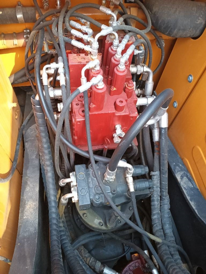 Hyundai R 150 W - 휠 굴삭기 : 사진 3 Hyundai R 150 W - 휠 굴삭기 : 사진 3