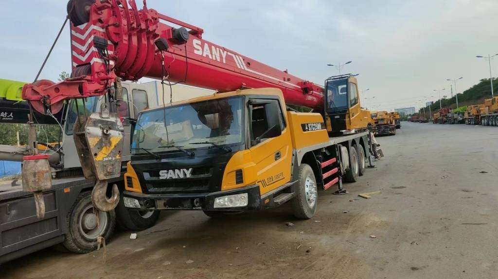 Sany STC 250 H - 전천후 지형 크레인 : 사진 1 Sany STC 250 H - 전천후 지형 크레인 : 사진 1