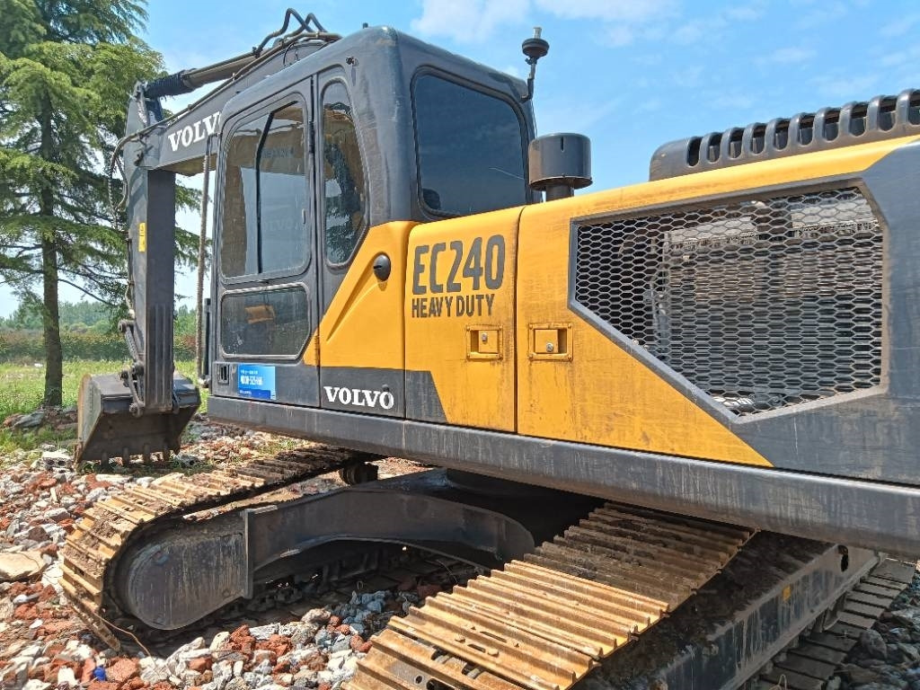 크롤러 굴삭기 Volvo EC 240 : 사진 1