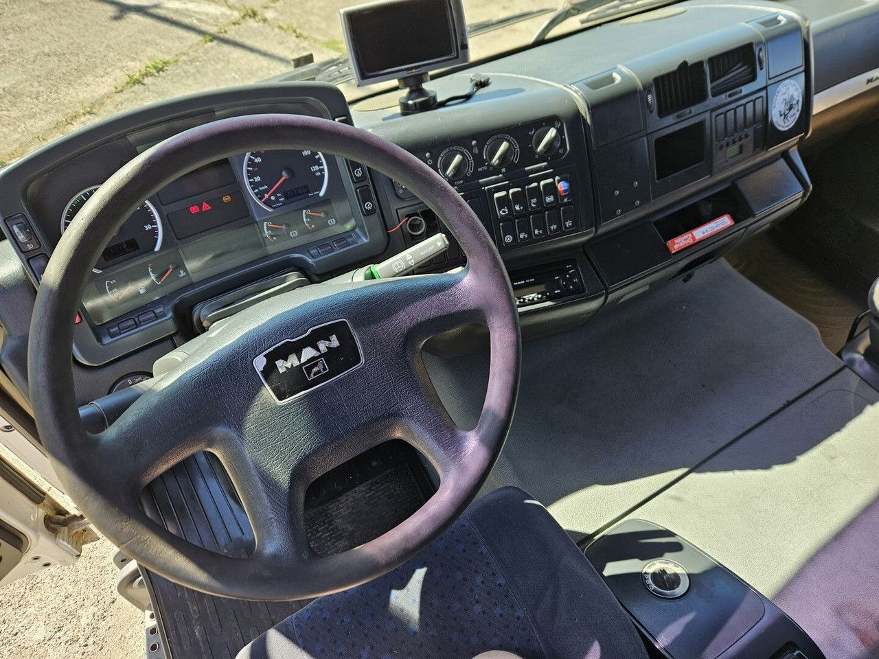 트랙터 유닛 MAN 18.413 FLS - Manual pump and injectors, Intarder, Airco : 사진 11 트랙터 유닛 MAN 18.413 FLS - Manual pump and injectors, Intarder, Airco : 사진 11