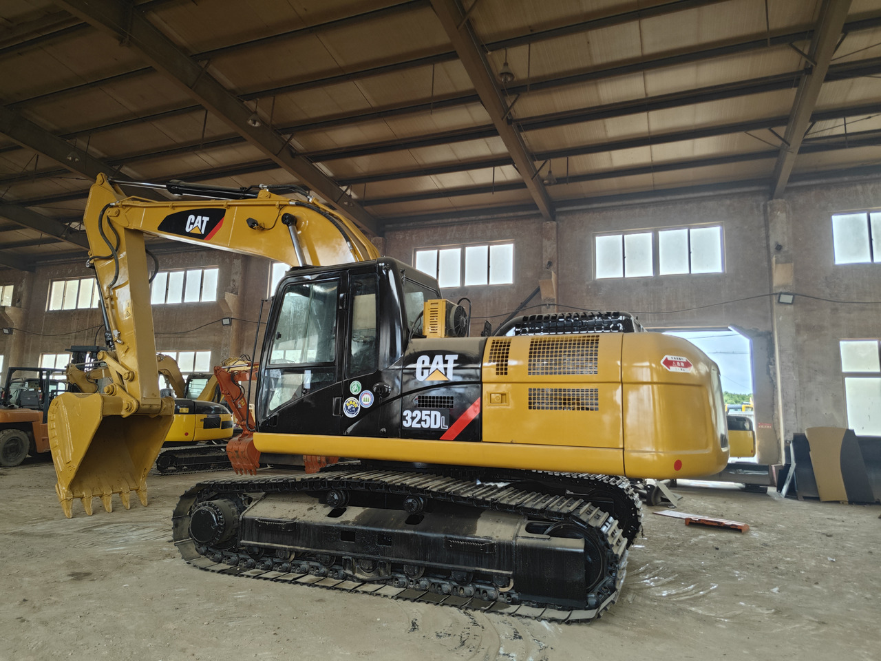 CATERPILLAR 325D - 크롤러 굴삭기 : 사진 2 CATERPILLAR 325D - 크롤러 굴삭기 : 사진 2