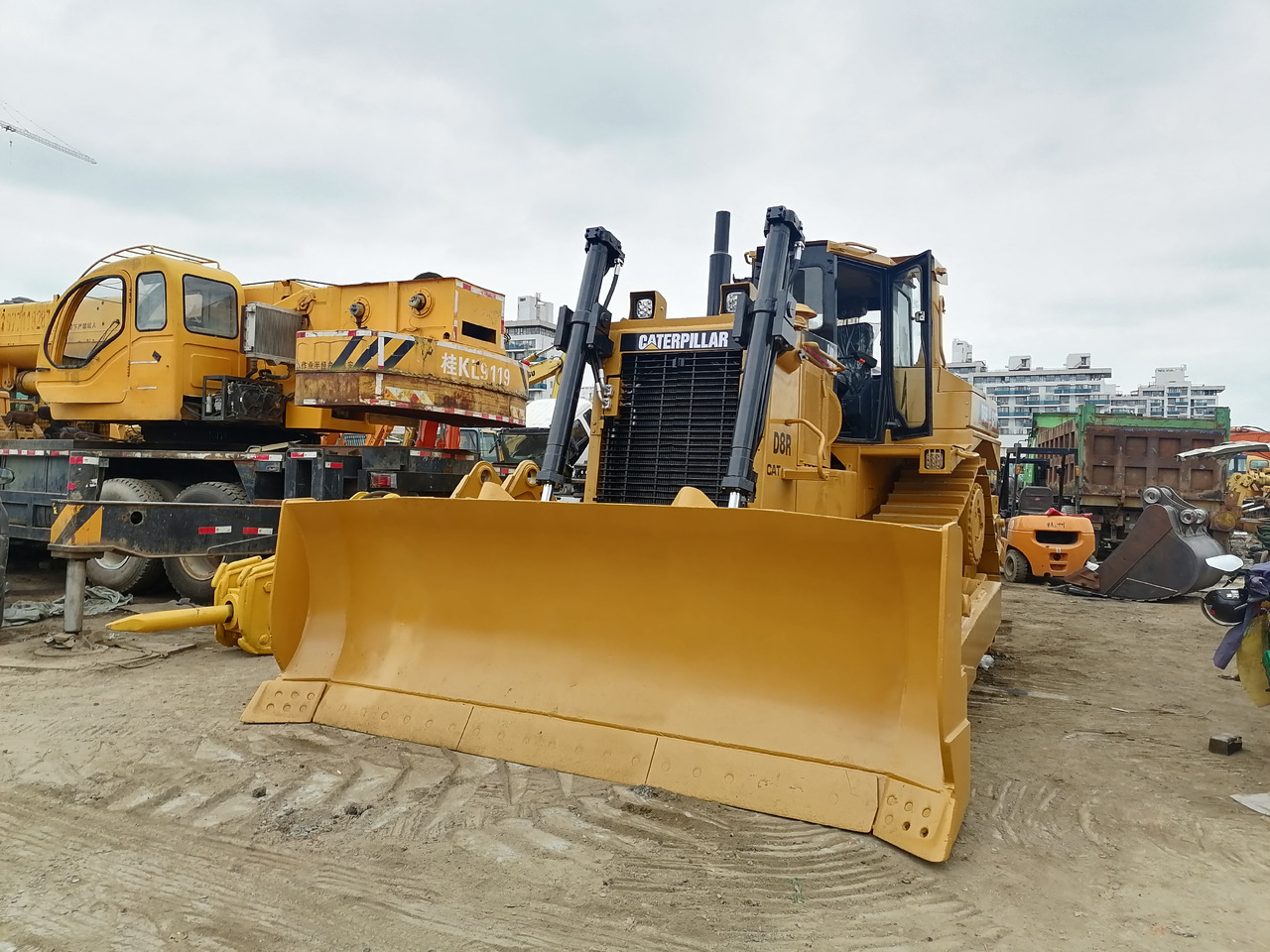 CATERPILLAR D8R - 불도저 : 사진 2 CATERPILLAR D8R - 불도저 : 사진 2
