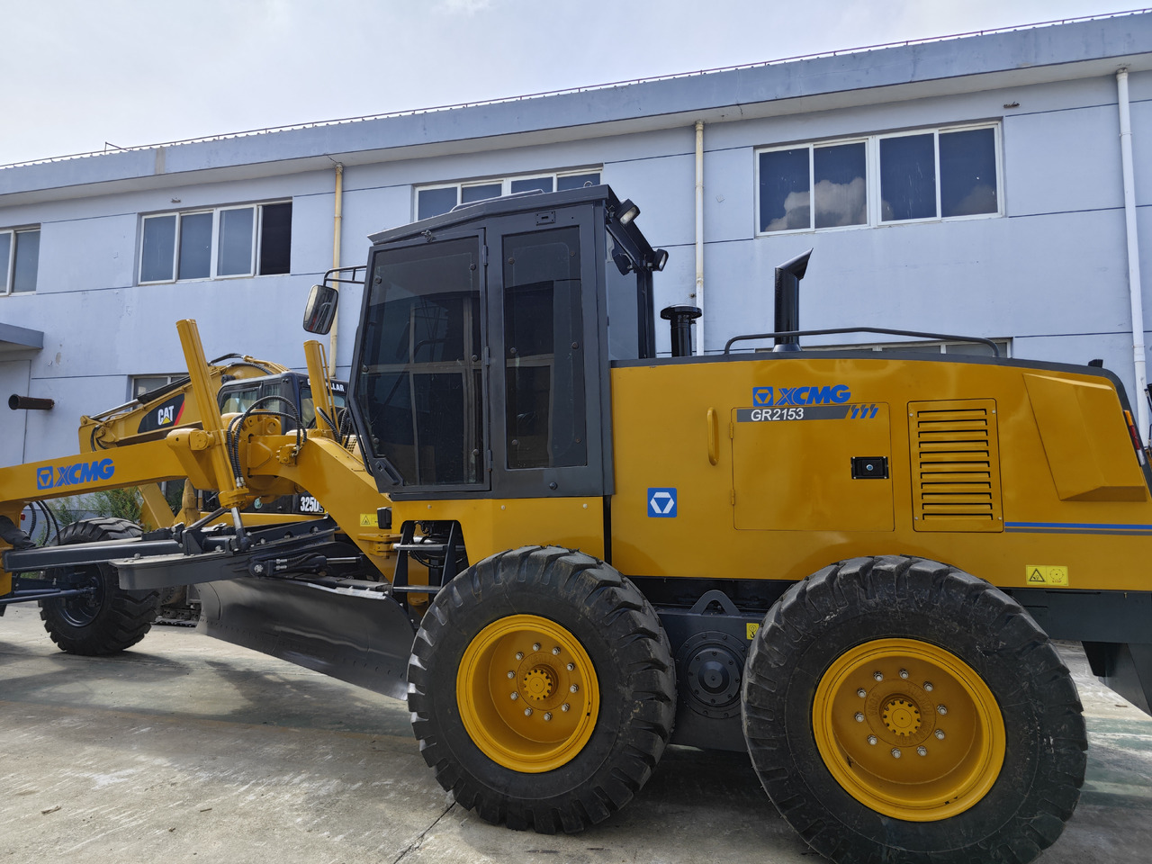 XCMG GR215 used motor grader - 그레이더 : 사진 3 XCMG GR215 used motor grader - 그레이더 : 사진 3