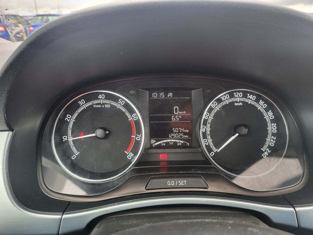 해치백 SKODA FABIA HATCHBACK : 사진 16