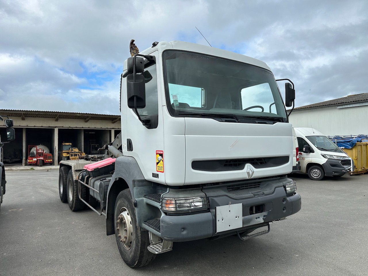 RENAULT KERAX 370 DCI - 후크 리프트 트럭 : 사진 2 RENAULT KERAX 370 DCI - 후크 리프트 트럭 : 사진 2
