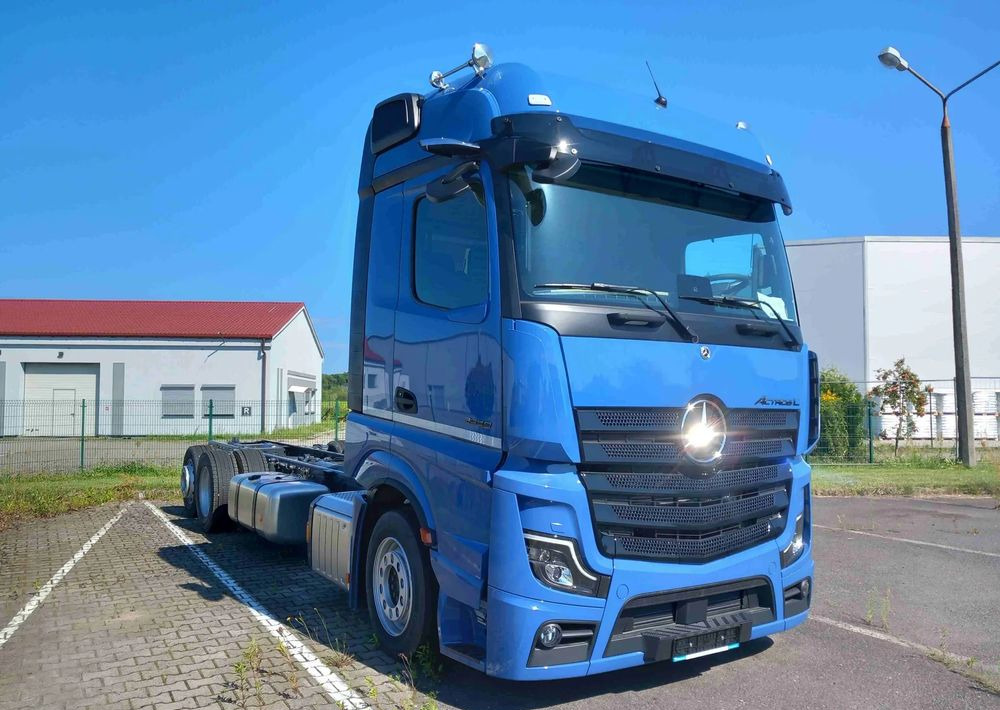 Mercedes-Benz Actros 2548 LnR - 캡 새시 트럭 : 사진 2 Mercedes-Benz Actros 2548 LnR - 캡 새시 트럭 : 사진 2
