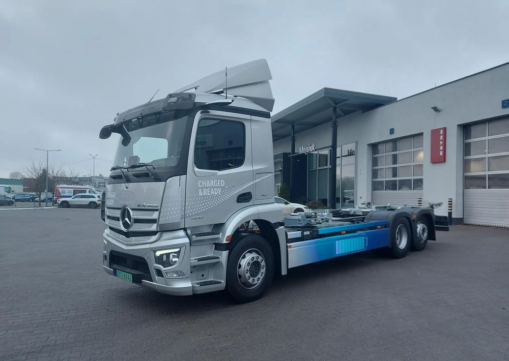 Mercedes-Benz eActros 400 6x2 BDF Elektryczny - 컨테이너 운반 장치/ 스와프 보디 트럭, 전기 트럭 : 사진 1 Mercedes-Benz eActros 400 6x2 BDF Elektryczny - 컨테이너 운반 장치/ 스와프 보디 트럭, 전기 트럭 : 사진 1