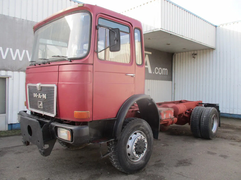 MAN 16.220 , 4x4 , Manual Eaton , Spring suspension - 캡 새시 트럭 : 사진 1 MAN 16.220 , 4x4 , Manual Eaton , Spring suspension - 캡 새시 트럭 : 사진 1