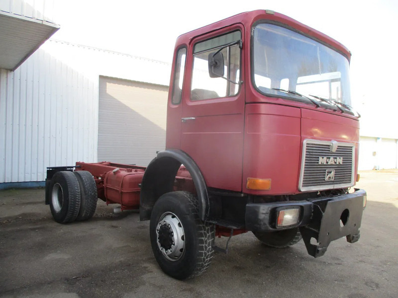 MAN 16.220 , 4x4 , Manual Eaton , Spring suspension - 캡 새시 트럭 : 사진 4 MAN 16.220 , 4x4 , Manual Eaton , Spring suspension - 캡 새시 트럭 : 사진 4