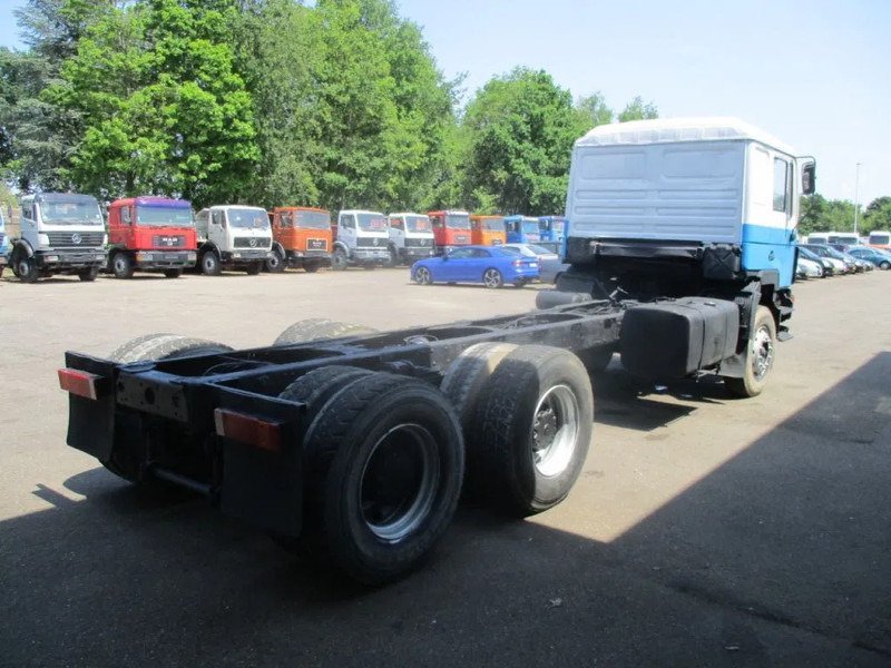 MAN 26.402 25.402 , ZF manual , 6x4 , Sping suspension - 캡 새시 트럭 : 사진 3 MAN 26.402 25.402 , ZF manual , 6x4 , Sping suspension - 캡 새시 트럭 : 사진 3