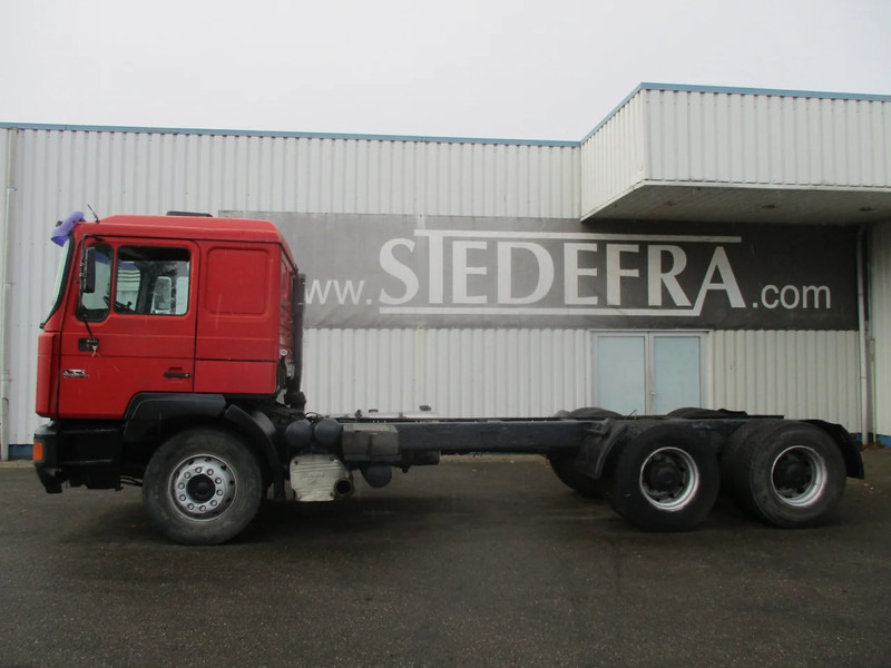 MAN F2000 26-414 , , 6x4 , ZF Manual , Spring suspension - 캡 새시 트럭 : 사진 2 MAN F2000 26-414 , , 6x4 , ZF Manual , Spring suspension - 캡 새시 트럭 : 사진 2