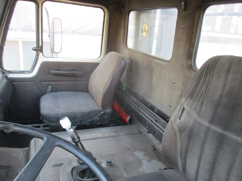 캡 새시 트럭 Mercedes-Benz 2233 , V8, Bi Turbo , ZF Manual , 6x2 : 사진 10