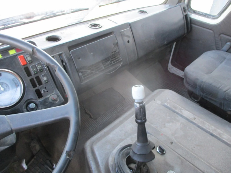 캡 새시 트럭 Mercedes-Benz 2233 , V8, Bi Turbo , ZF Manual , 6x2 : 사진 9
