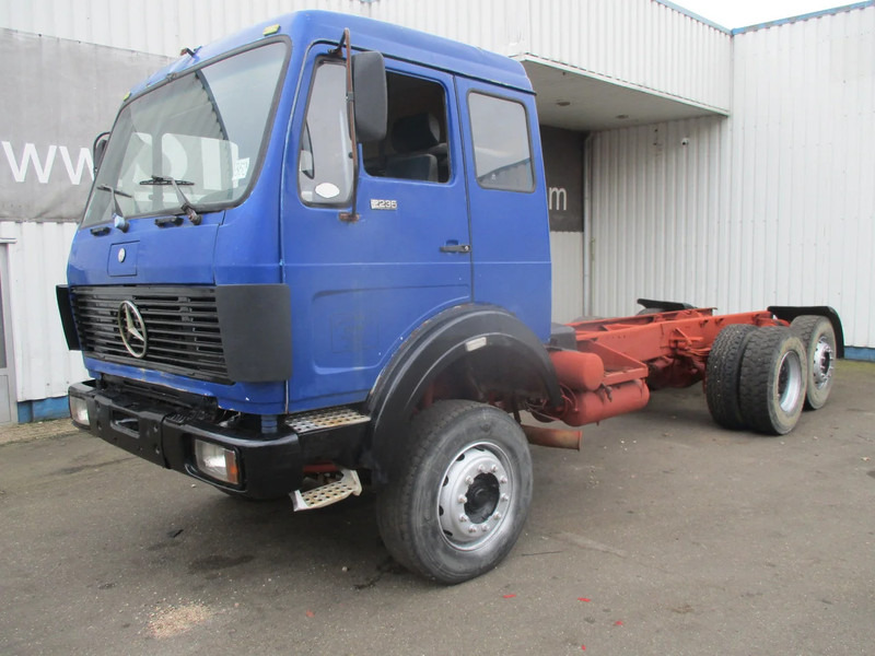 Mercedes-Benz 2435 ,V8 , Bi Turbo, 6x2 , Spring Suspension, Airco - 캡 새시 트럭 : 사진 1 Mercedes-Benz 2435 ,V8 , Bi Turbo, 6x2 , Spring Suspension, Airco - 캡 새시 트럭 : 사진 1
