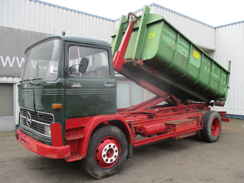 Mercedes-Benz LP 1319 , Oldtimer - 후크 리프트 트럭 : 사진 1 Mercedes-Benz LP 1319 , Oldtimer - 후크 리프트 트럭 : 사진 1