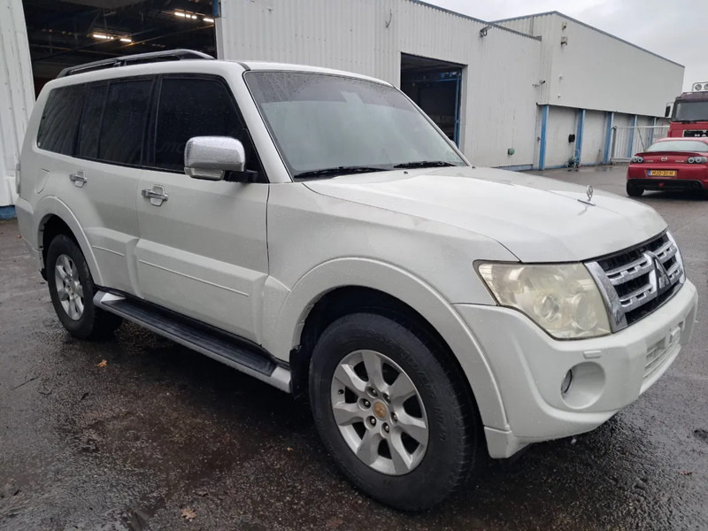 Mitsubishi Pajero GLS 3.5 - V6 , 4x4 , 7 Pers., Full Option - 차량 : 사진 4 Mitsubishi Pajero GLS 3.5 - V6 , 4x4 , 7 Pers., Full Option - 차량 : 사진 4