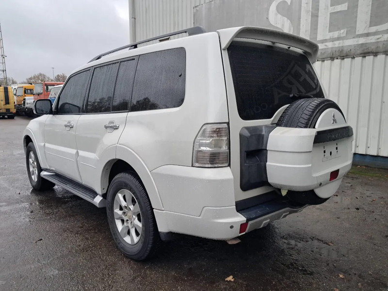 Mitsubishi Pajero GLS 3.5 - V6 , 4x4 , 7 Pers., Full Option - 차량 : 사진 5 Mitsubishi Pajero GLS 3.5 - V6 , 4x4 , 7 Pers., Full Option - 차량 : 사진 5