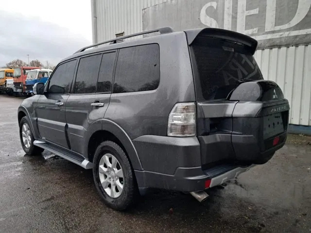 Mitsubishi Pajero GLS 3.5 - V6 , 4x4 , 7 Pers., Full Option - 차량 : 사진 5 Mitsubishi Pajero GLS 3.5 - V6 , 4x4 , 7 Pers., Full Option - 차량 : 사진 5