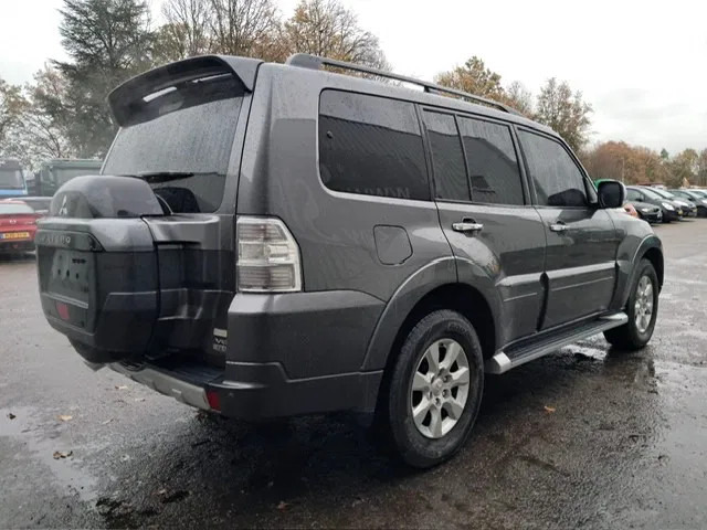 Mitsubishi Pajero GLS 3.5 - V6 , 4x4 , 7 Pers., Full Option - 차량 : 사진 3 Mitsubishi Pajero GLS 3.5 - V6 , 4x4 , 7 Pers., Full Option - 차량 : 사진 3