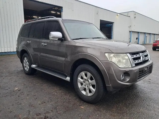 Mitsubishi Pajero GLS 3.5 - V6 , 4x4 , 7 Pers. , Full option - 차량 : 사진 4 Mitsubishi Pajero GLS 3.5 - V6 , 4x4 , 7 Pers. , Full option - 차량 : 사진 4