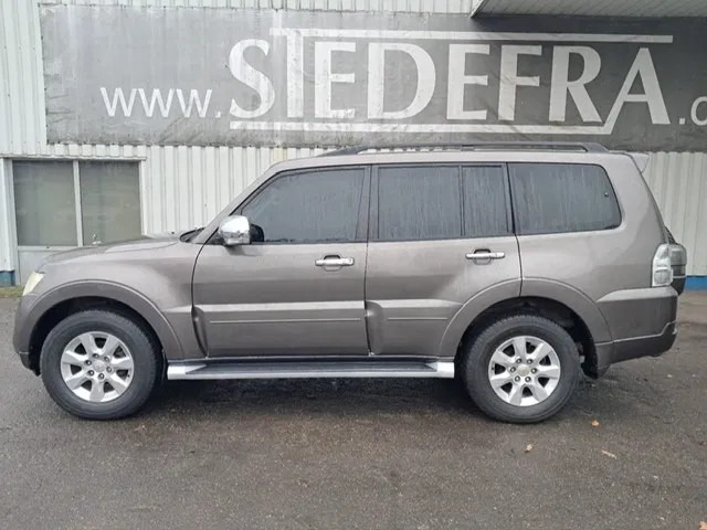 Mitsubishi Pajero GLS 3.5 - V6 , 4x4 , 7 Pers. , Full option - 차량 : 사진 2 Mitsubishi Pajero GLS 3.5 - V6 , 4x4 , 7 Pers. , Full option - 차량 : 사진 2