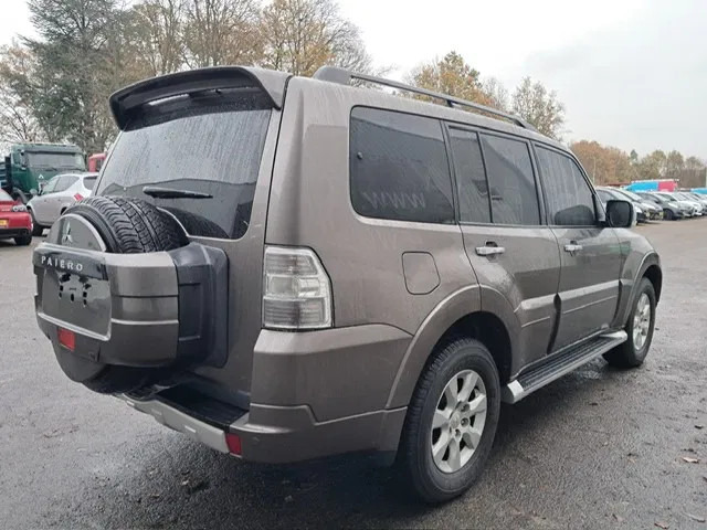 Mitsubishi Pajero GLS 3.5 - V6 , 4x4 , 7 Pers. , Full option - 차량 : 사진 3 Mitsubishi Pajero GLS 3.5 - V6 , 4x4 , 7 Pers. , Full option - 차량 : 사진 3