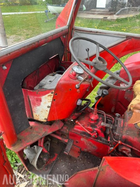 1973/1974 McCormick 434 med Dalen 1254 vedmaskin - 장궤형 트랙터 : 사진 3 1973/1974 McCormick 434 med Dalen 1254 vedmaskin - 장궤형 트랙터 : 사진 3