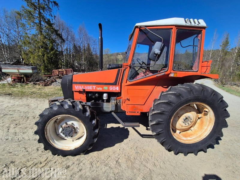 1983 Valmet 604 TURBO, repobjekt - 장궤형 트랙터 : 사진 2 1983 Valmet 604 TURBO, repobjekt - 장궤형 트랙터 : 사진 2