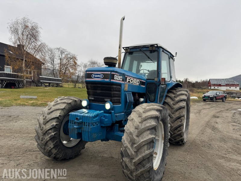 1985 Ford 8210 FWD traktor - 장궤형 트랙터 : 사진 2 1985 Ford 8210 FWD traktor - 장궤형 트랙터 : 사진 2