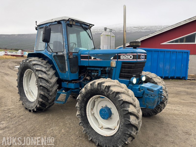 1985 Ford 8210 FWD traktor - 장궤형 트랙터 : 사진 4 1985 Ford 8210 FWD traktor - 장궤형 트랙터 : 사진 4