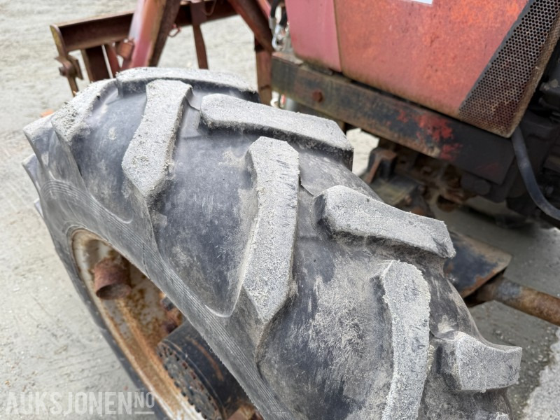 1987 CASE IH 633 traktor med skogkjettinger - 장궤형 트랙터 : 사진 5 1987 CASE IH 633 traktor med skogkjettinger - 장궤형 트랙터 : 사진 5