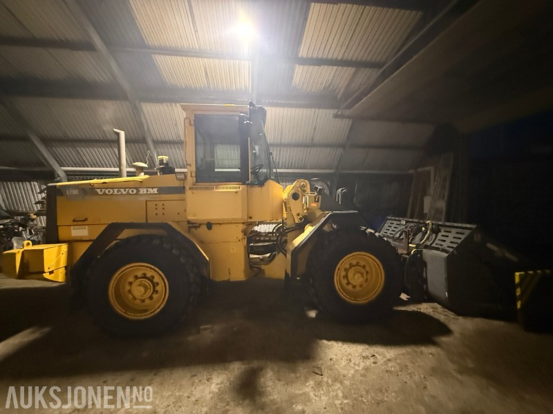 1996 Volvo L70C - Klappvinge - Sentralsmøring - 18 290t - 휠 로더 : 사진 4 1996 Volvo L70C - Klappvinge - Sentralsmøring - 18 290t - 휠 로더 : 사진 4