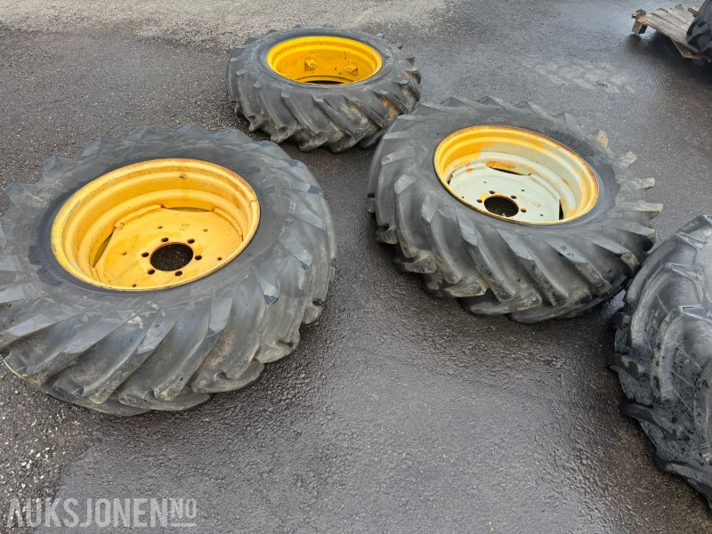2 stk GoodYear 14.9/13-26 Traktordekk på felg - 농업용 기계 : 사진 1 2 stk GoodYear 14.9/13-26 Traktordekk på felg - 농업용 기계 : 사진 1