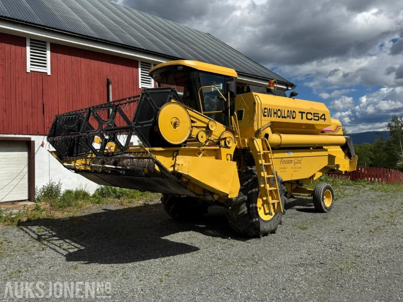 2000 New Holland TC 54 skurtresker / 12 fot skjærebord / spill indikator / 1850 timer - 목초수확기 : 사진 1 2000 New Holland TC 54 skurtresker / 12 fot skjærebord / spill indikator / 1850 timer - 목초수확기 : 사진 1