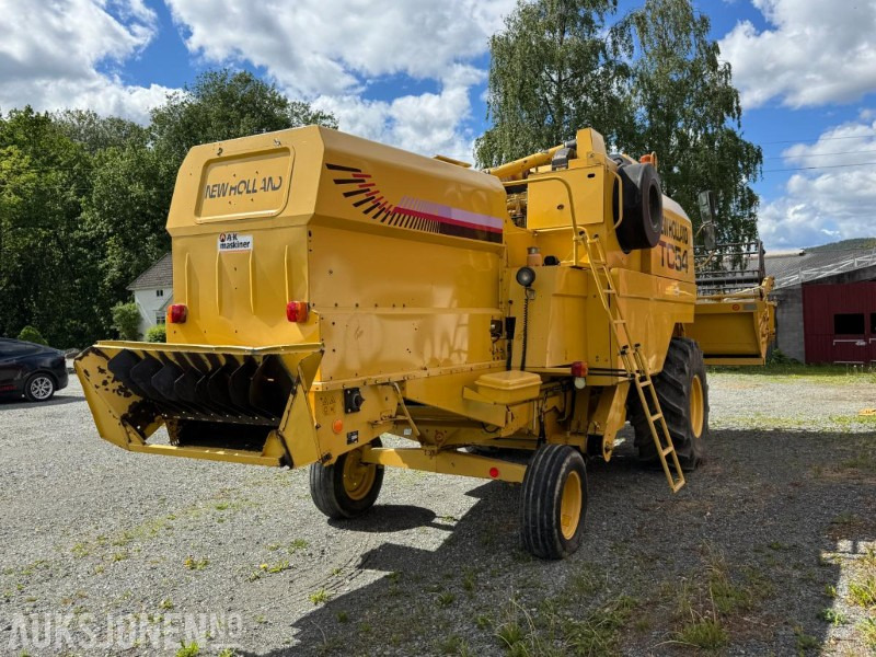 2000 New Holland TC 54 skurtresker / 12 fot skjærebord / spill indikator / 1850 timer - 목초수확기 : 사진 5 2000 New Holland TC 54 skurtresker / 12 fot skjærebord / spill indikator / 1850 timer - 목초수확기 : 사진 5