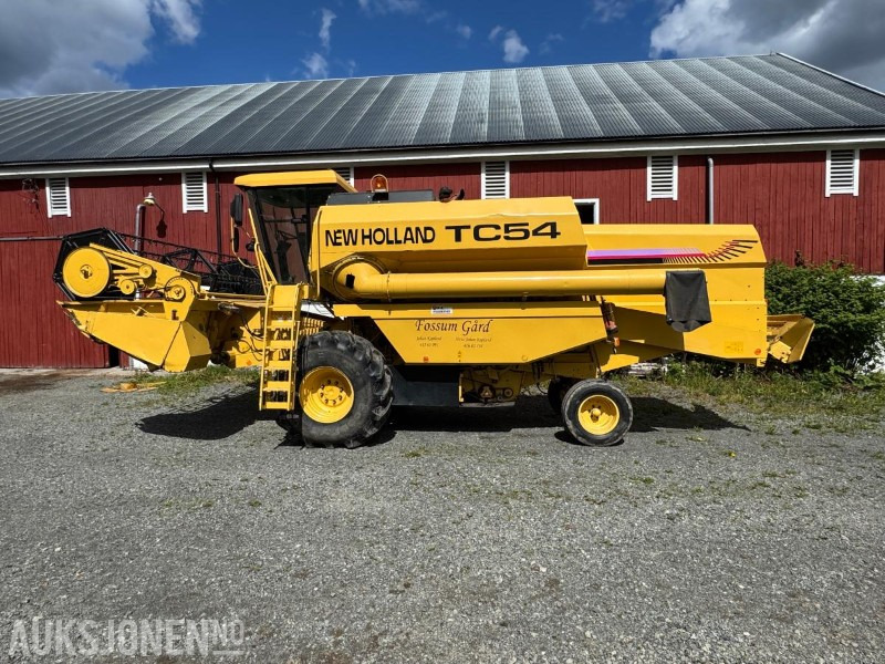2000 New Holland TC 54 skurtresker / 12 fot skjærebord / spill indikator / 1850 timer - 목초수확기 : 사진 2 2000 New Holland TC 54 skurtresker / 12 fot skjærebord / spill indikator / 1850 timer - 목초수확기 : 사진 2