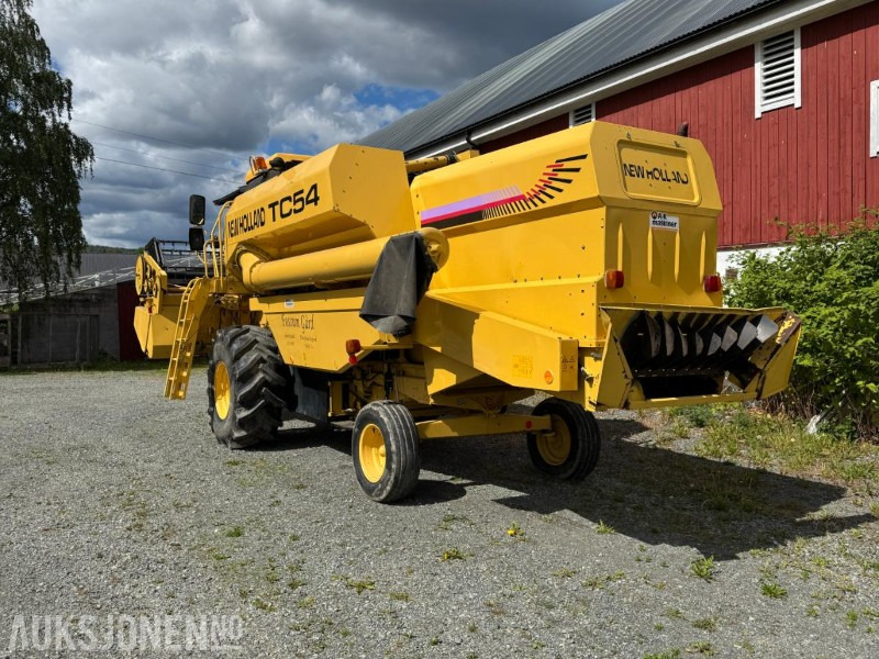 2000 New Holland TC 54 skurtresker / 12 fot skjærebord / spill indikator / 1850 timer - 목초수확기 : 사진 3 2000 New Holland TC 54 skurtresker / 12 fot skjærebord / spill indikator / 1850 timer - 목초수확기 : 사진 3