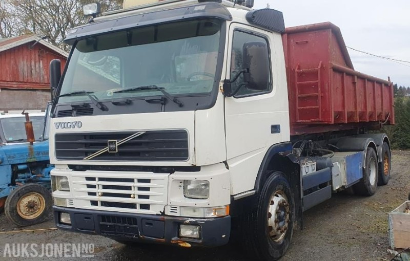 2000 Volvo FM-12 MED KASSE OG MASKINFLAK - 후크 리프트 트럭 : 사진 1 2000 Volvo FM-12 MED KASSE OG MASKINFLAK - 후크 리프트 트럭 : 사진 1
