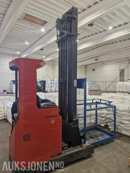 2004 BT Skyvemast truck med vekt. Kun 1412 timer. Modell RR B2 - 자재 취급 장비 : 사진 1 2004 BT Skyvemast truck med vekt. Kun 1412 timer. Modell RR B2 - 자재 취급 장비 : 사진 1