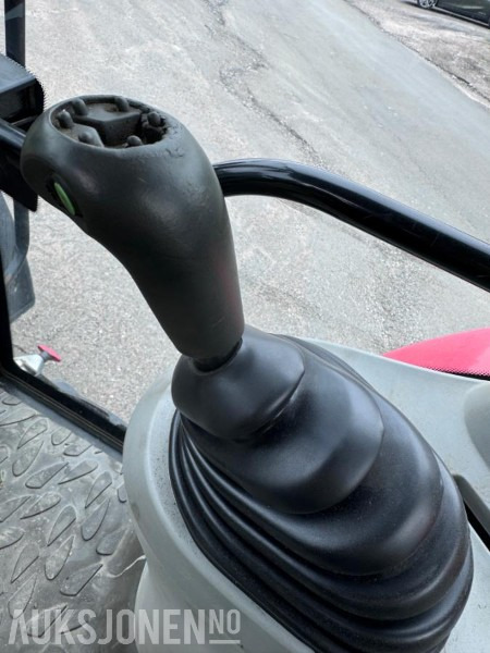 장궤형 트랙터 2004 Massey Ferguson 6480 Dynashift - Frontlaster med hydraulisk redskapslås - Fronthydraulikk - 40 km - Fjærende hytte - tredje funksjon : 사진 30