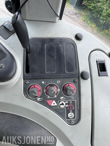 장궤형 트랙터 2004 Massey Ferguson 6480 Dynashift - Frontlaster med hydraulisk redskapslås - Fronthydraulikk - 40 km - Fjærende hytte - tredje funksjon : 사진 38